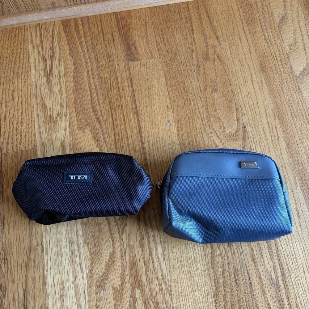 2 TUMI Delta Air Lines Amenity Travel Kit Bags Blue Black Leather Trim 1 Partial